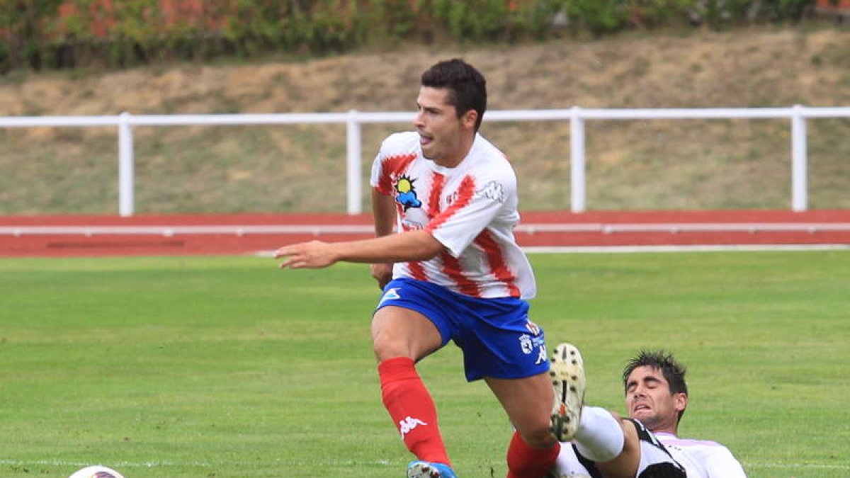 El equipo rojiblanco arañó un punto en la recta final del partido ante los vallisoletanos.