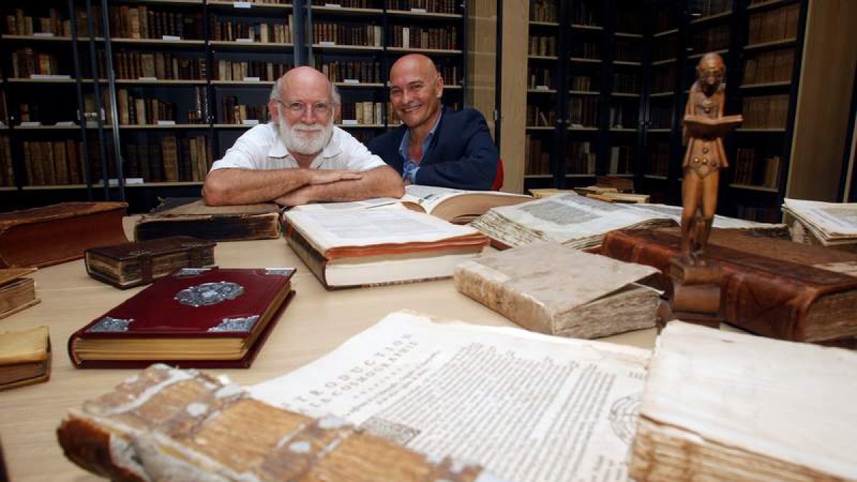 Manuel Desantes y Mario Córdoba, otro de los asistentes de Don Biblo. PEP MORELL