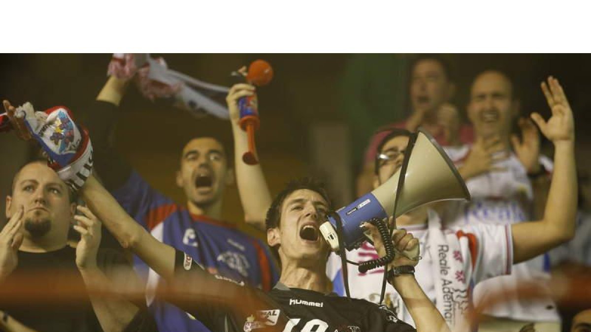 La afición no dejó de animar en ningún momento.