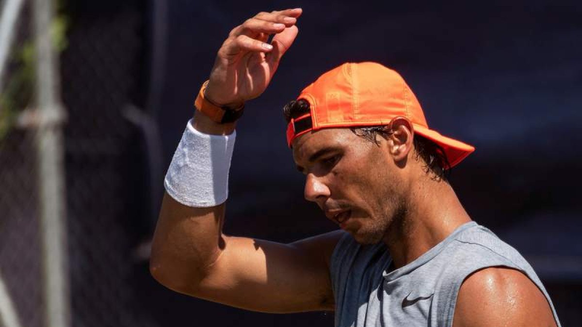 Rafa Nadal lleva meses arrastrando problemas y no pone fecha a su reaparición. CATI CLADERA