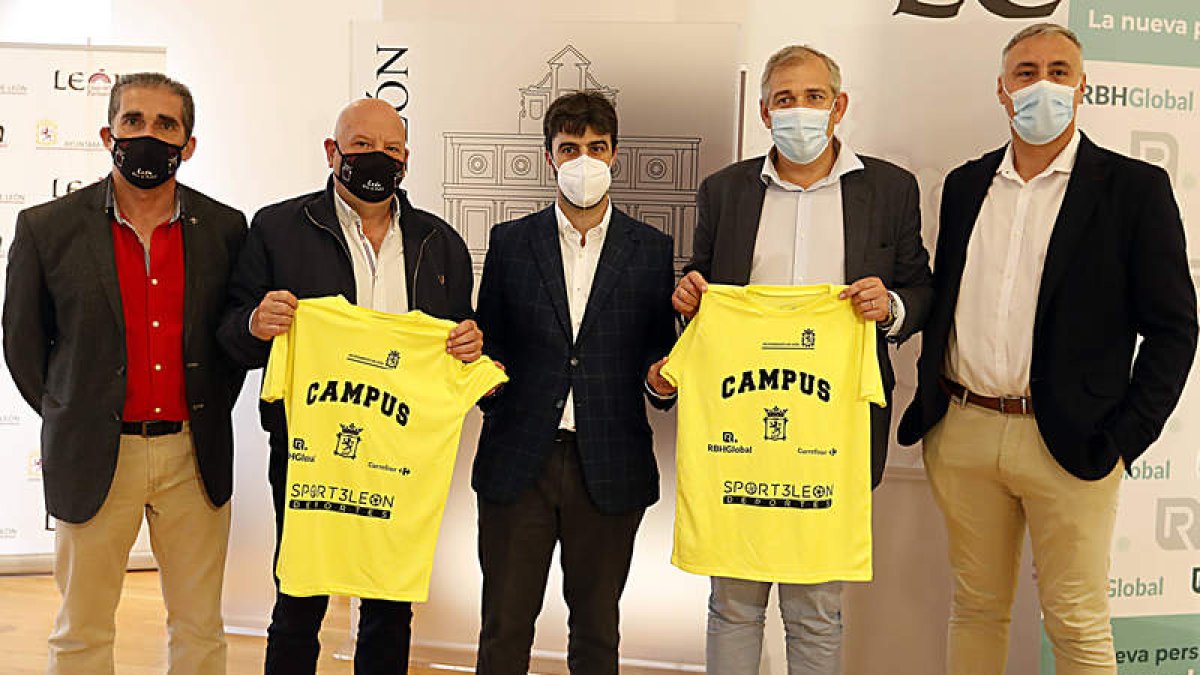 Pedro García, Rafael Rada, Pablo Roberto, Vicente Canuria y Eduardo López. M. P.