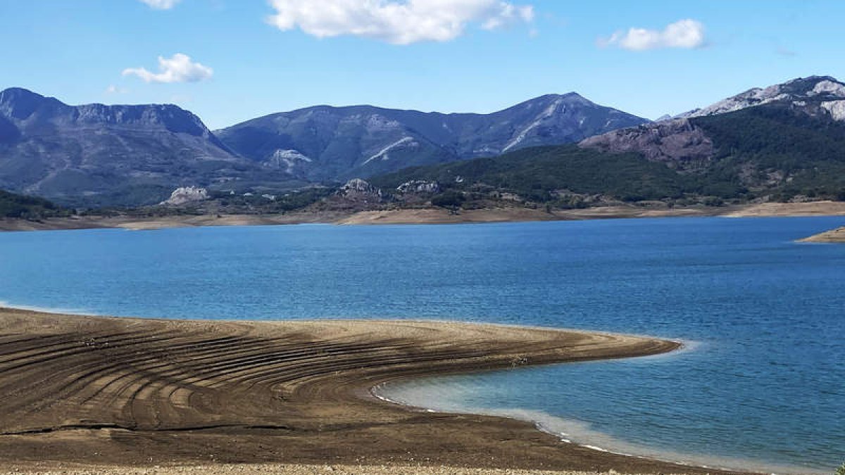 Imagen reciente del pantano del Porma. RAMIRO