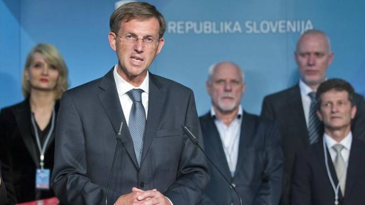 Cerar comparece ante los medios de comunicación, este domingo, en Liubliana.