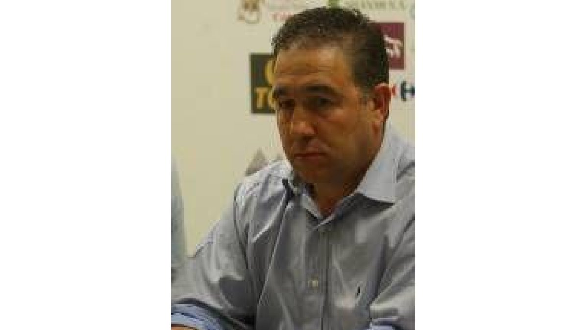 El presidente seguirá luchando por llevar el equipo a Segunda División