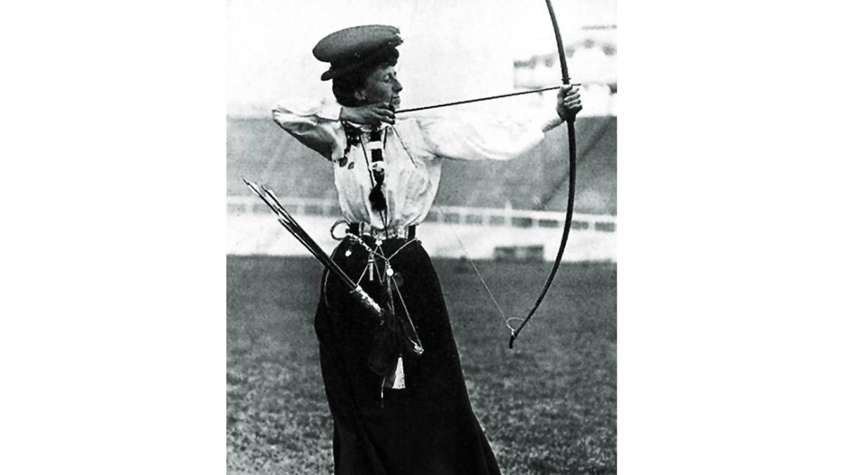 Lottie en la competicion de arco de los Juegos de 1908.