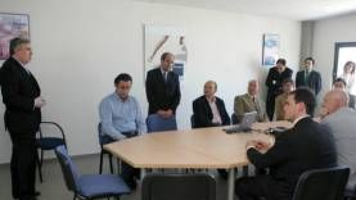 Los asistentes a la presentación de Sitesa, en dependencias de la empresa en Onzonilla
