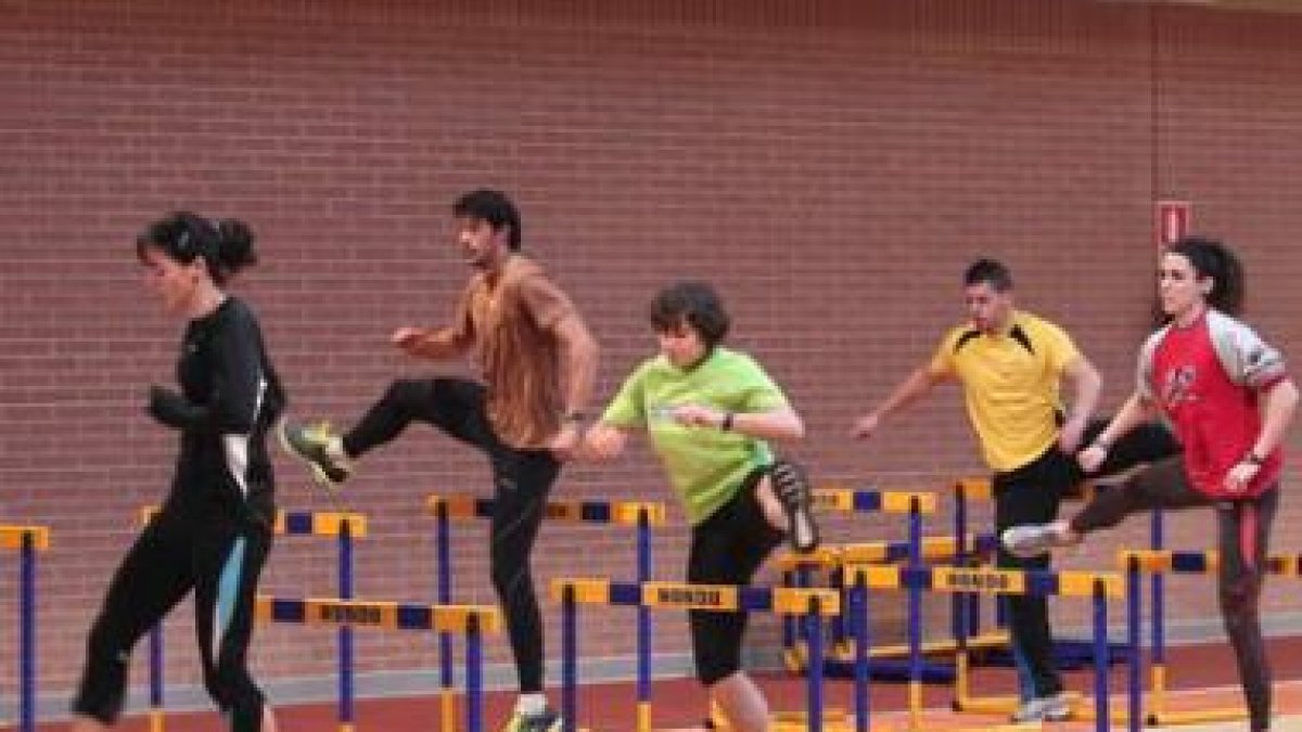 Un momento del entrenamiento de los decatletas en el Ceard.