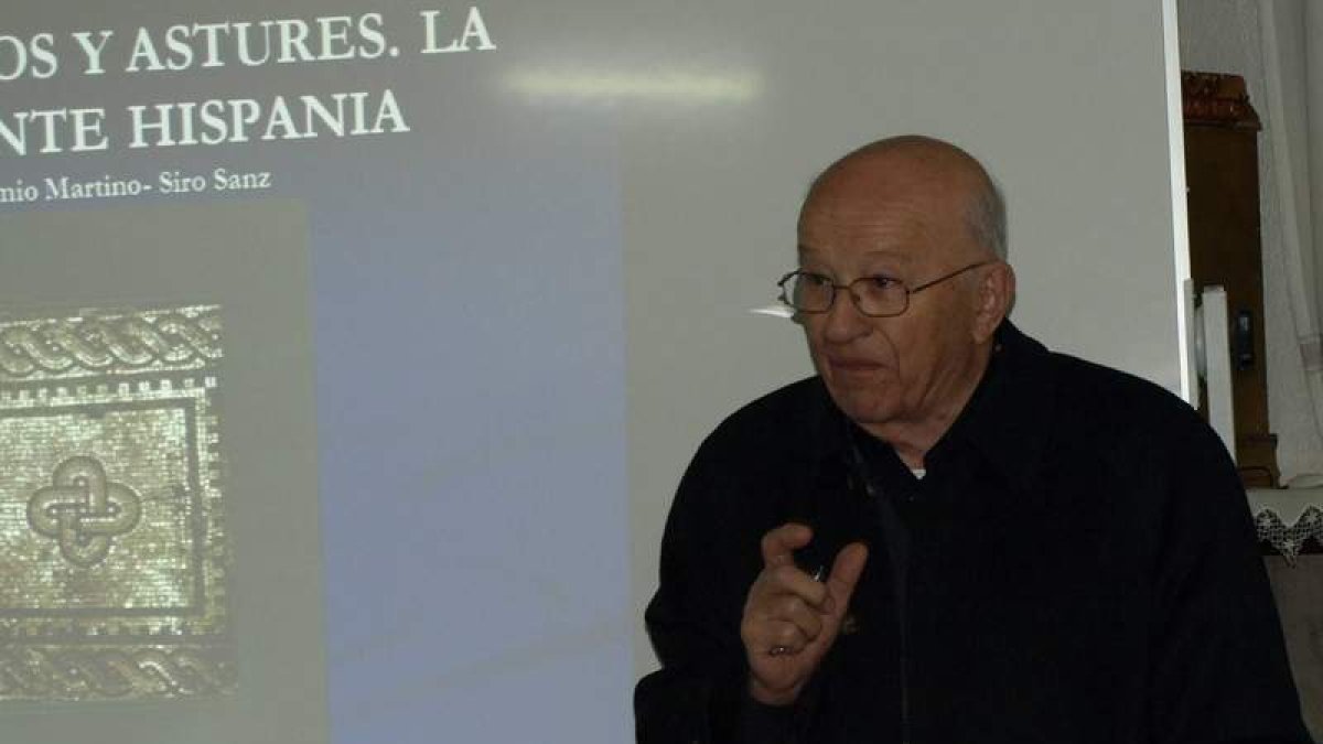 Eutimio Martino, en el Instituto Bíblico de Cistierna.