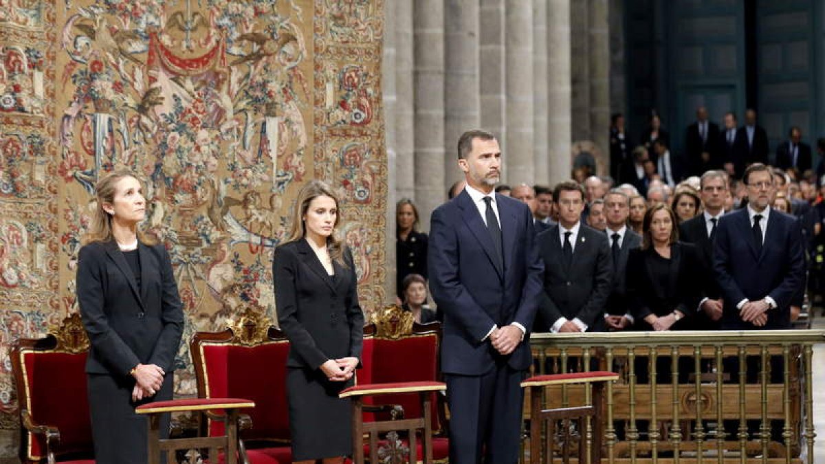 La infanta Elena y los Príncipes de Asturias, en la ceremonia por los fallecidos.