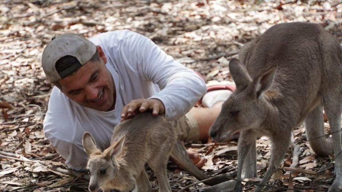 Frank Cuesta, en una simpática imagen de la serie 'Wild Frank', esta vez en Australia.