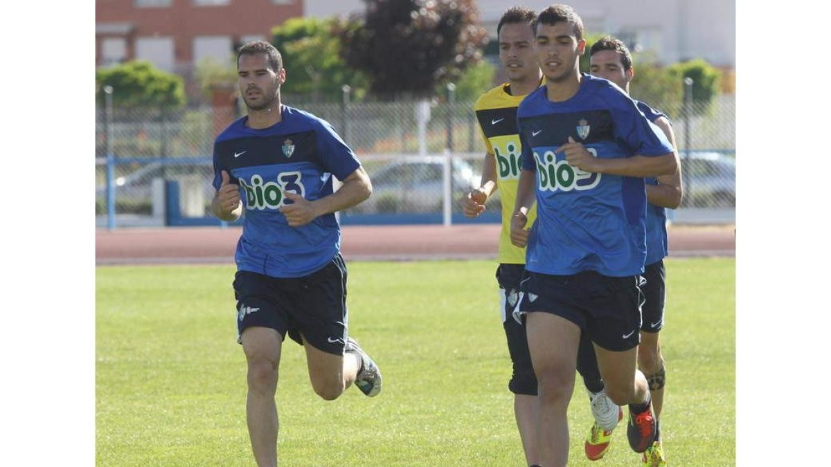Fofo, derecha, se lesionó en su penúltima visita a Anduva. Vuelve como máximo goleador.