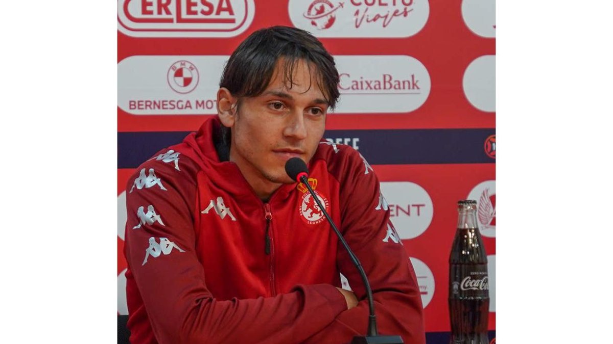 Joel López se ha hecho con el puesto de titular en el lateral izquierdo de la Cultural Leonesa. MIGUEL F.B.