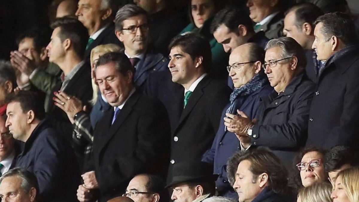 El ministro de Interior Juan Ignacio Zoido en el palco del Sánchez-Pizjuán, en Sevilla, el Día de Reyes