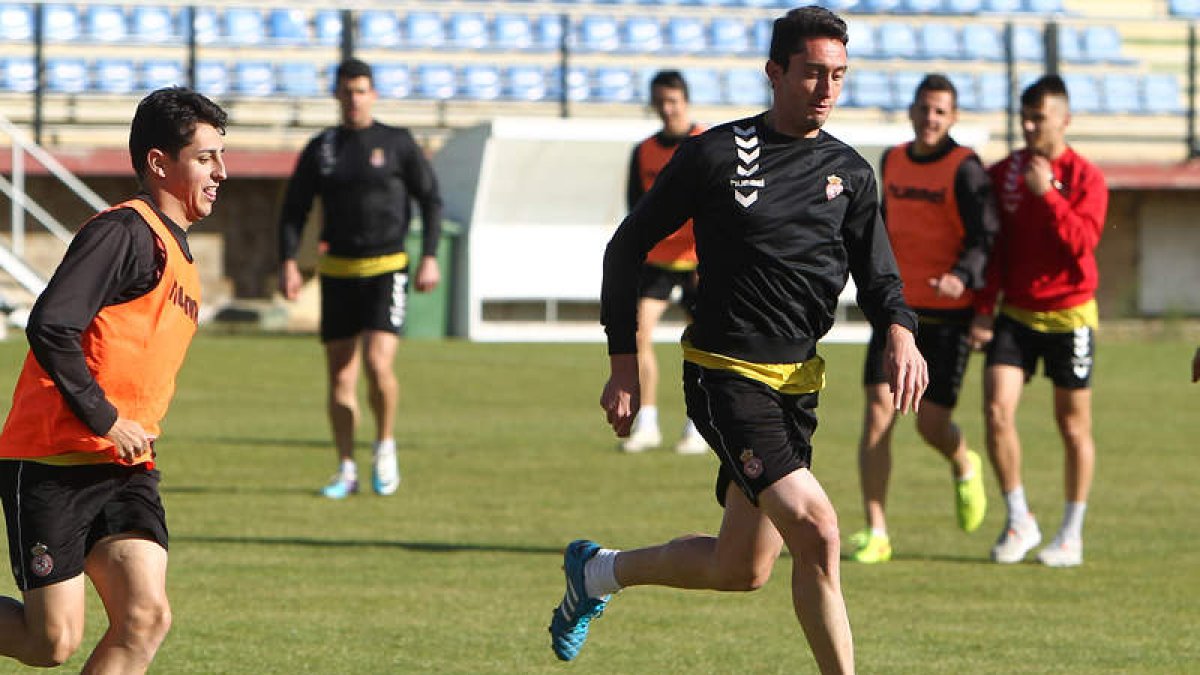 La plantilla de la Cultural está a la espera del club