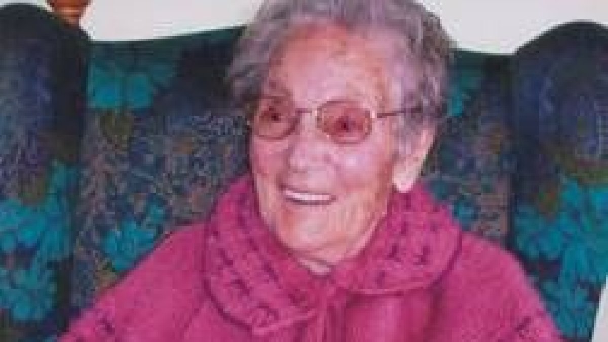 Felisa Díez García cumplirá hoy cien años de vida, rodeada de sus familiares