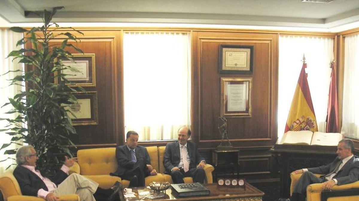 Primera reunión del Consejo de Alcaldes celebrada ayer.