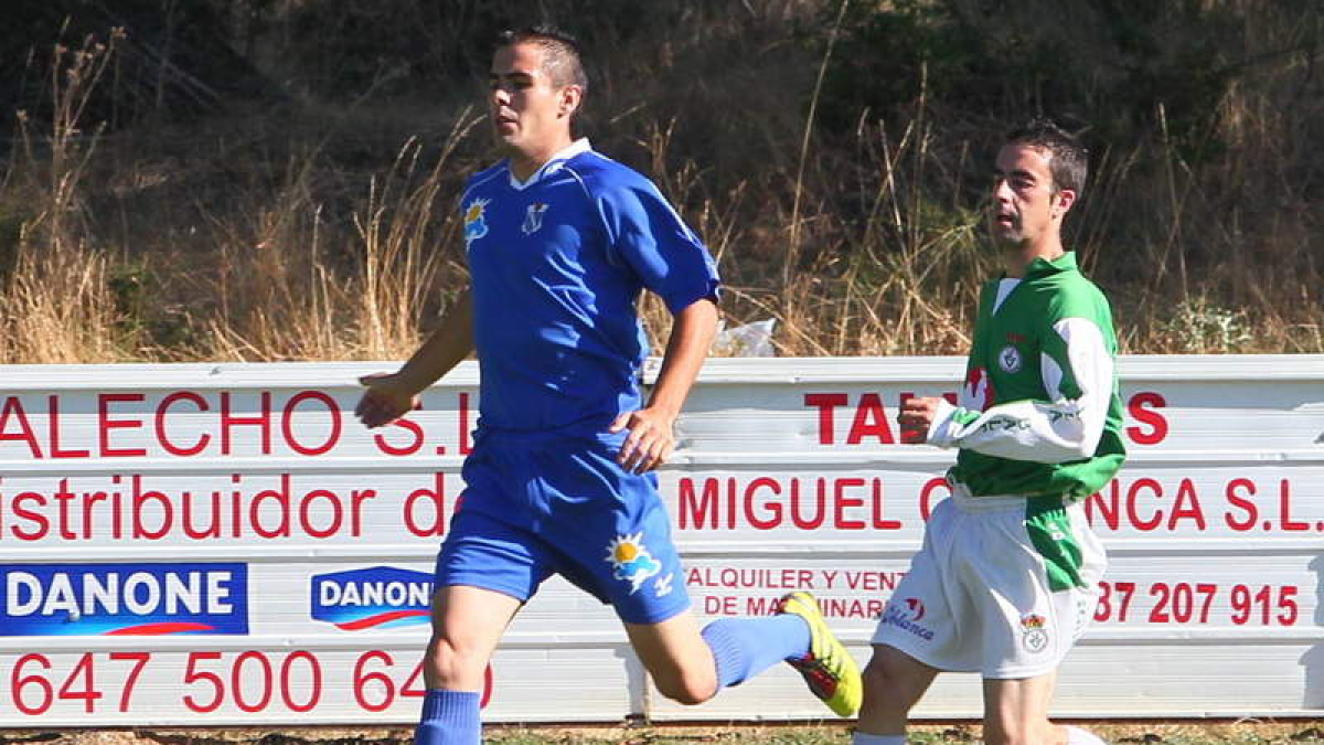 Jesús, a la izquierda, nuevo jugador del equipo trepalense.