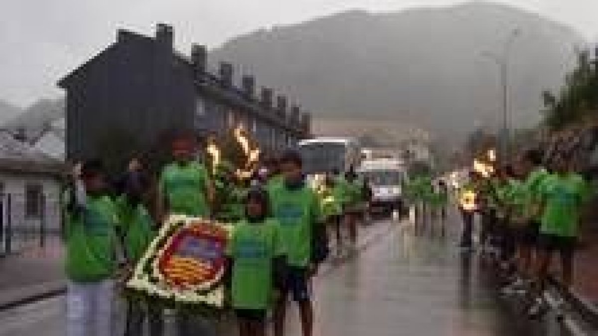 La marcha de Carrasconte se desarrolló bajo la lluvia