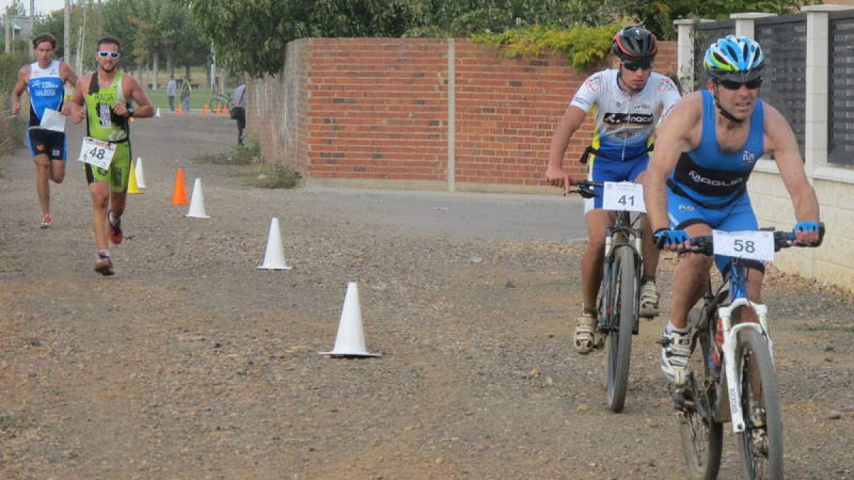La carrera paramesa contó con más de 80 participantes.