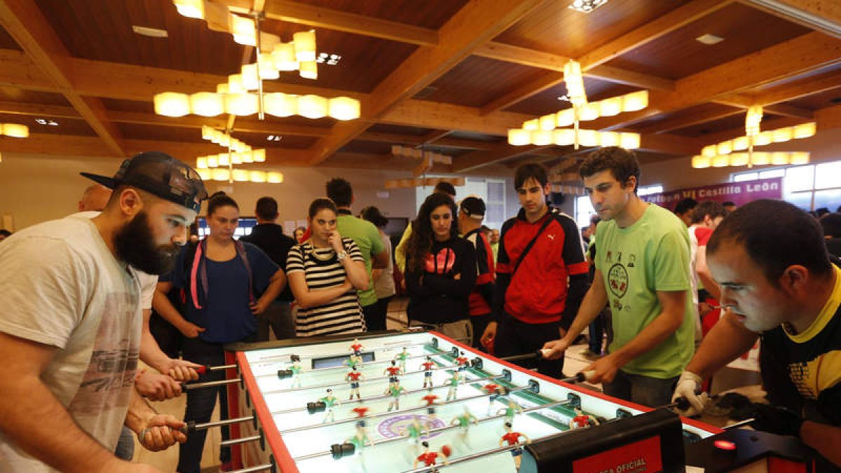 El campeonato llenó uno de los salones del restaurante La Hacienda con 22 futbolines para disputar las partidas
