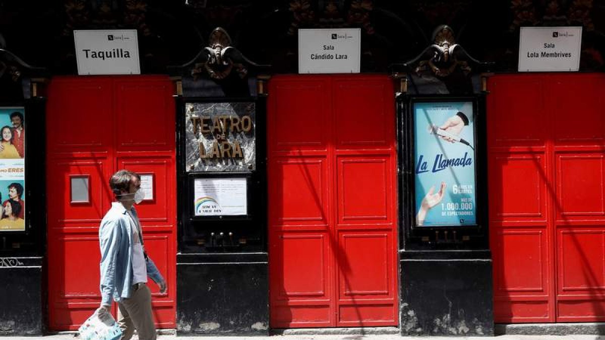 El Teatro Lara de Madrid, cerrado por la crisis. MARISCAL