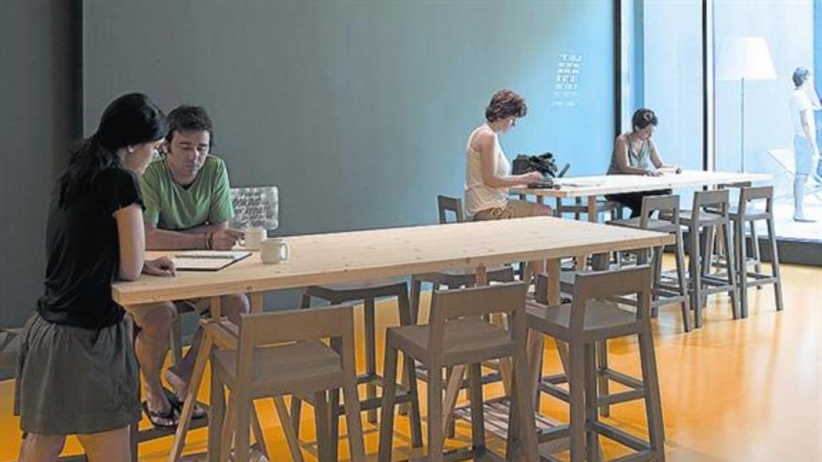 Varios emprendedores en las instalaciones de Barcelona Activa.