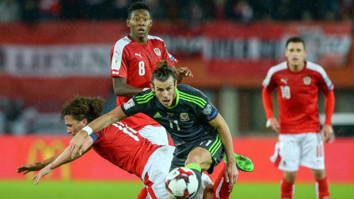 Gareth Bale, con la selección de Gales en acción ante durante la fase clasificatoria. CHRISTIAN BRUNA