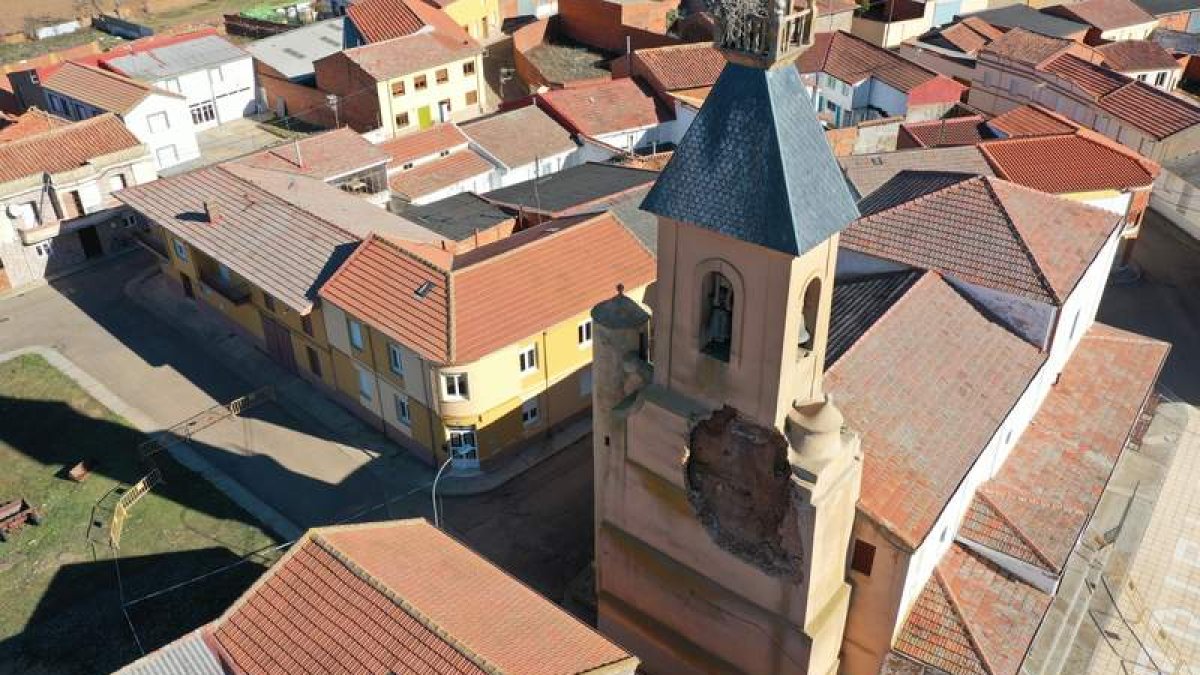 Torre de Urdiales en la que se aprecia el desprendimiento. INVICSA