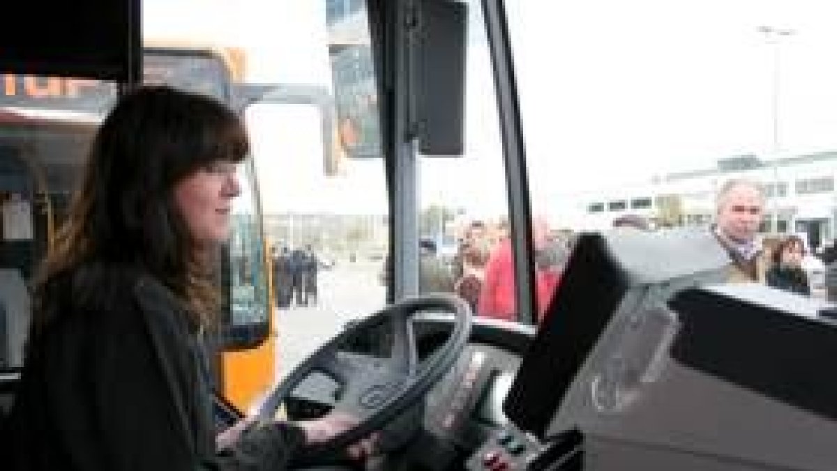 Siete mujeres forman parte de la plantilla de 35 conductores de TUP
