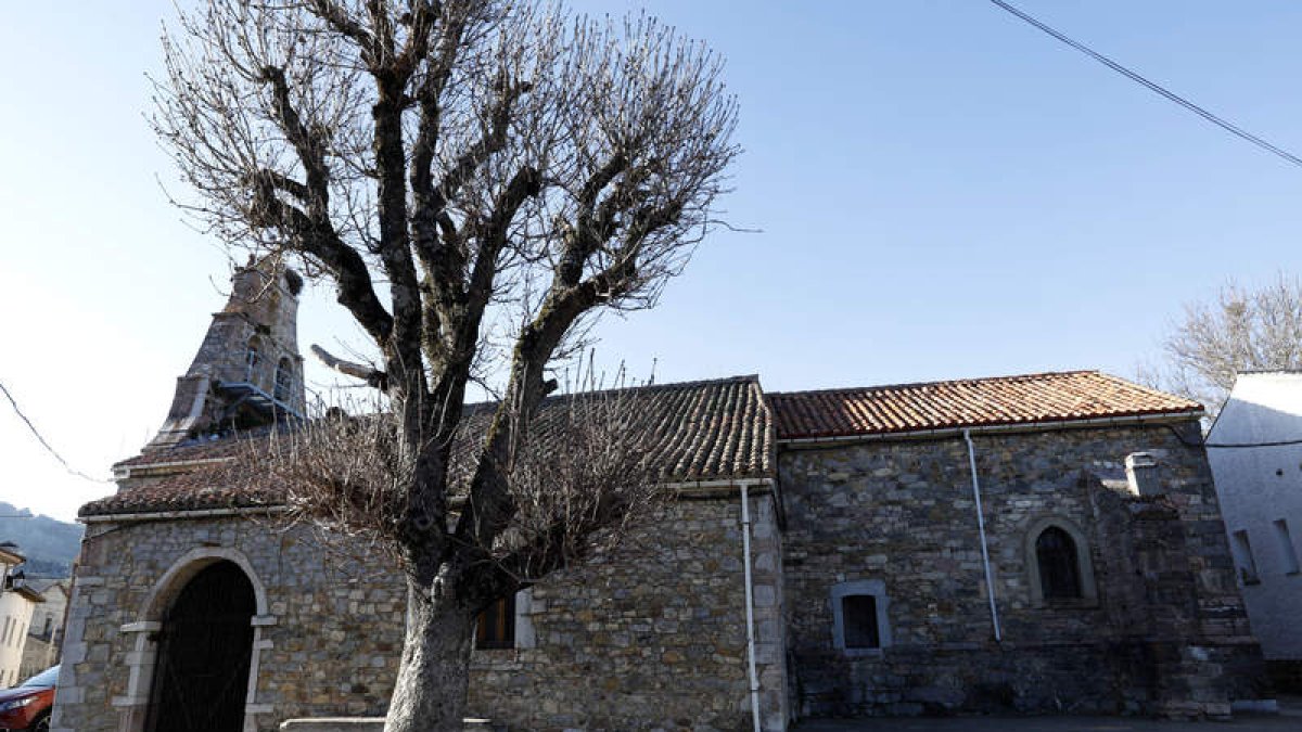 La Casa del Parque del Torreón es uno de los símbolos principales de Puebla de Lillo. Se trata de una bella construcción que ha sido testigo de cómo han ido cambiando el paisaje, las casas y la gente de su pueblo a lo largo de la historia. Tiene exposició