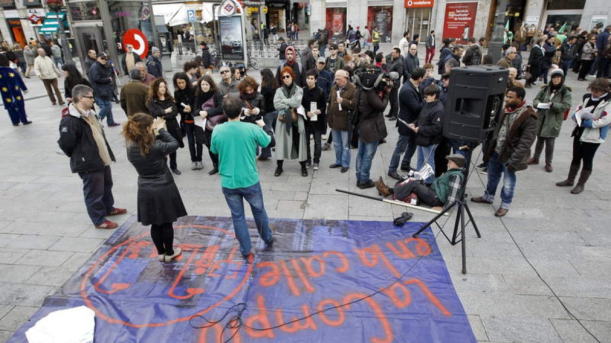Profesores y alumnos de las universidades públicas madrileñas, en la protesta de ayer.