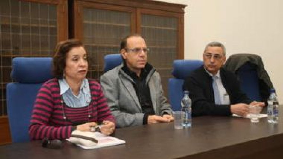 Isabel Cantón, presidenta del Centro Unesco de Castilla y León, Pedro García y Gonzalo Serrano