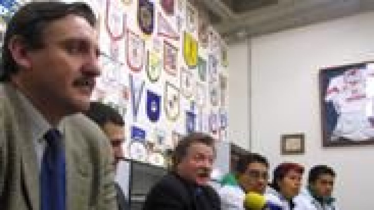 Instantánea del acto celebrado ayer en la sede del Ademar