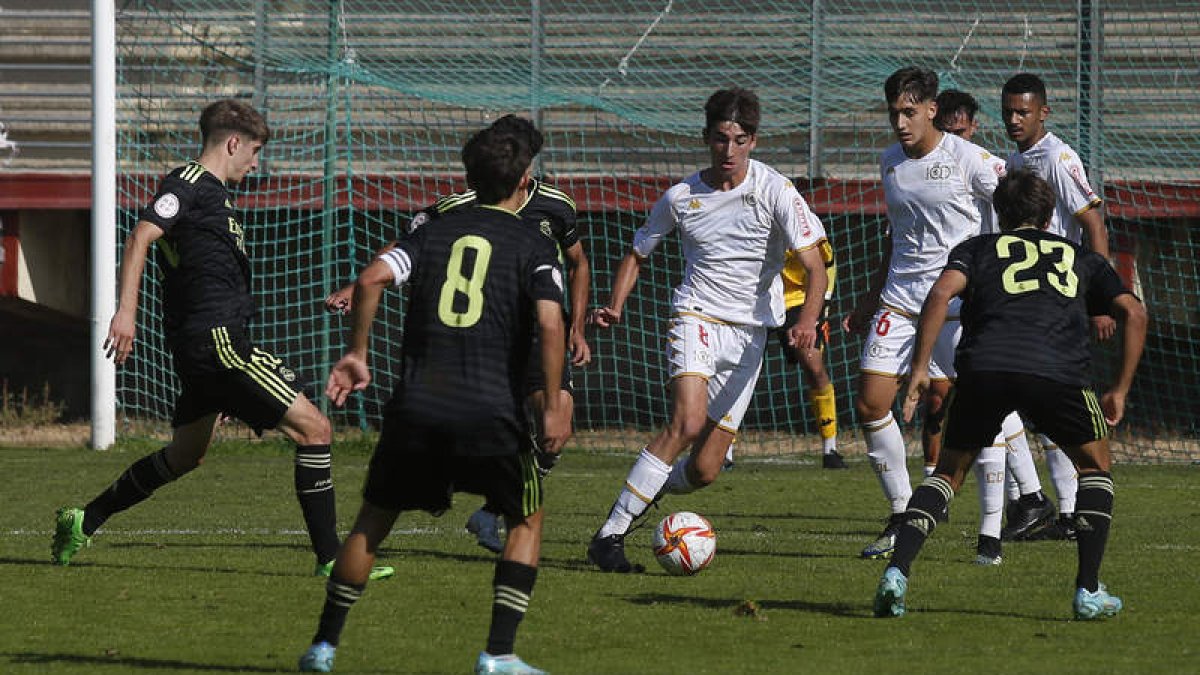 La Cultural buscará hacerse con los puntos en el Área Deportiva para mejorar posiciones. F. OTERO