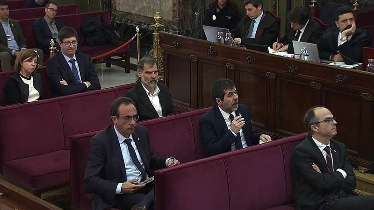 Imagen de los procesados durante la declaración del cabo el martes. EFE