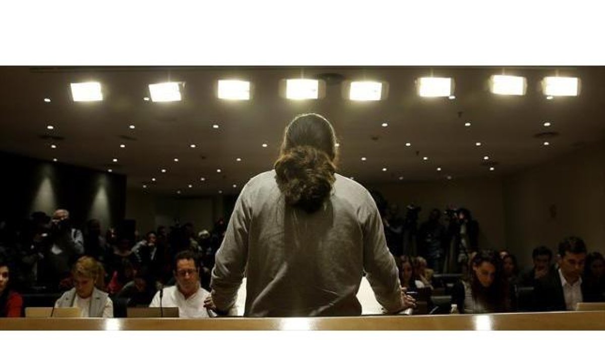 Pablo Iglesias, secretario general de Podemos, se dirige a los periodistas en el Congreso de los Diputados, el pasado 5 de febrero.