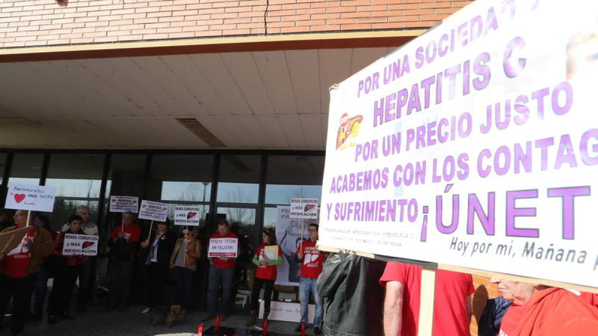 Protestas de pacientes hace tres años para pedir los nuevos medicamentos. ANA F. BARREDO