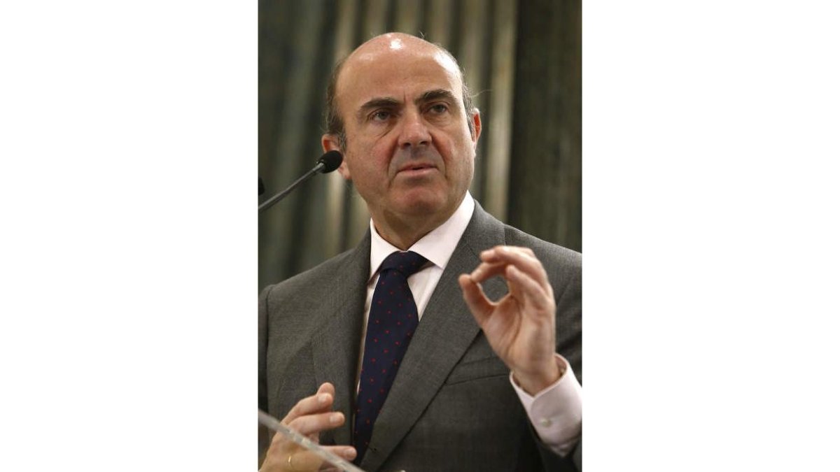 El ministro de Economía, Luis de Guindos, en un acto ayer.
