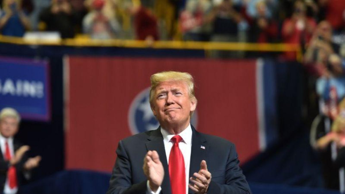 El presidente estadounidense, Donald Trump en un acto de campaña en la McKenzie Arena, en Chattanooga, Tennessee