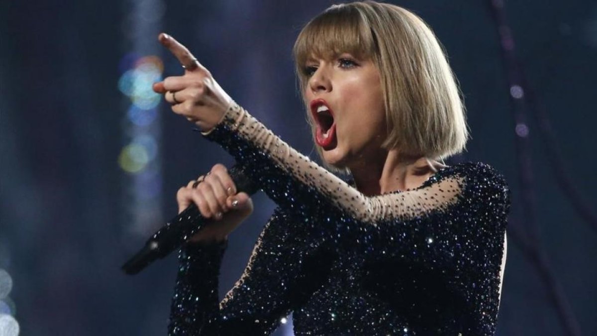 Taylor Swift, durante su actuación en los premios Grammy, el pasado febrero.