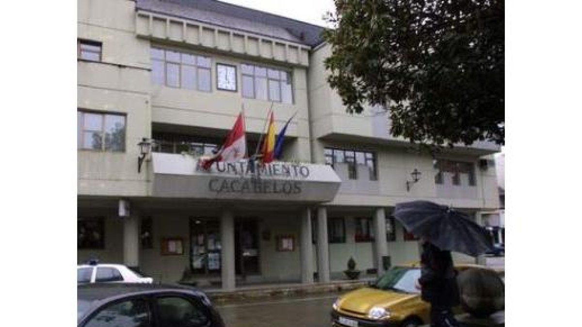 La polémica vuelve a sacudir al Ayuntamiento.