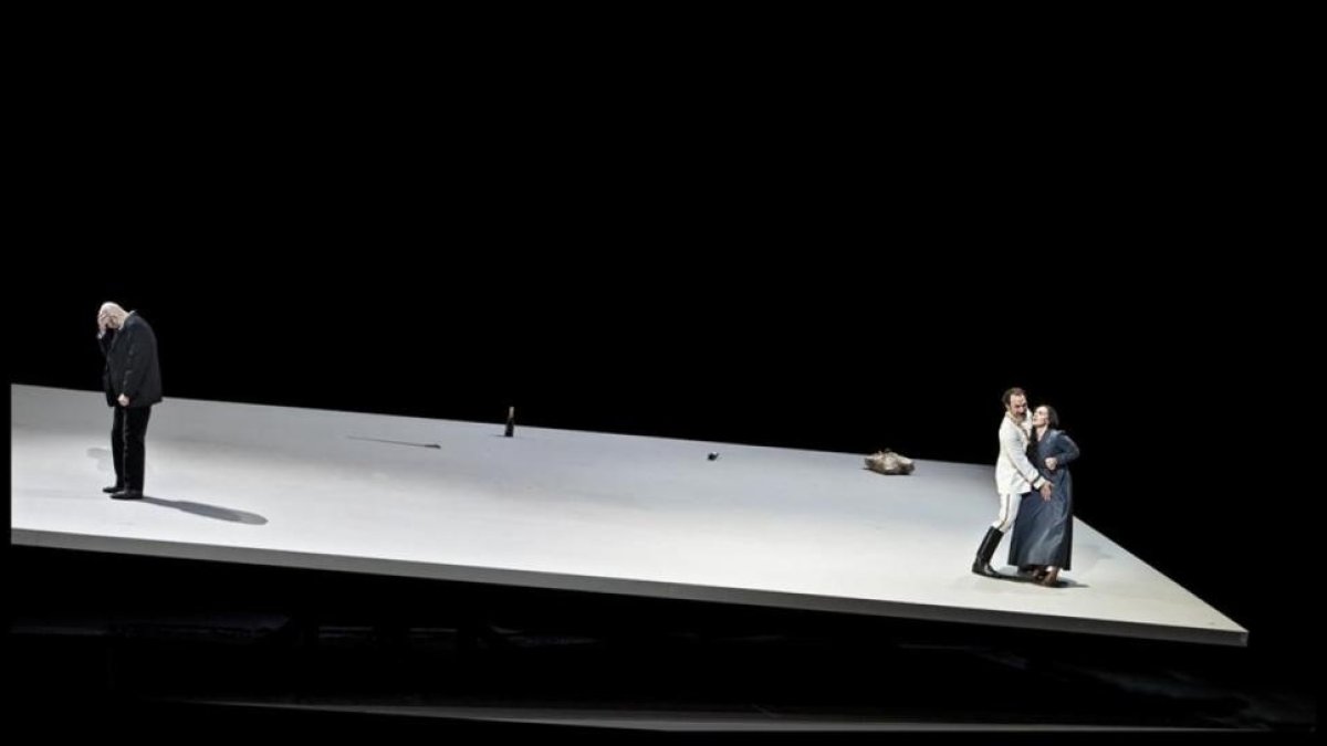 Lundgren (Simone), Schukoff (Guido Bardi) y Stundyte (Bianca), en Eine Florentinische Tragödie, de Zemlinsky, en la Ópera Nacional holandesa.