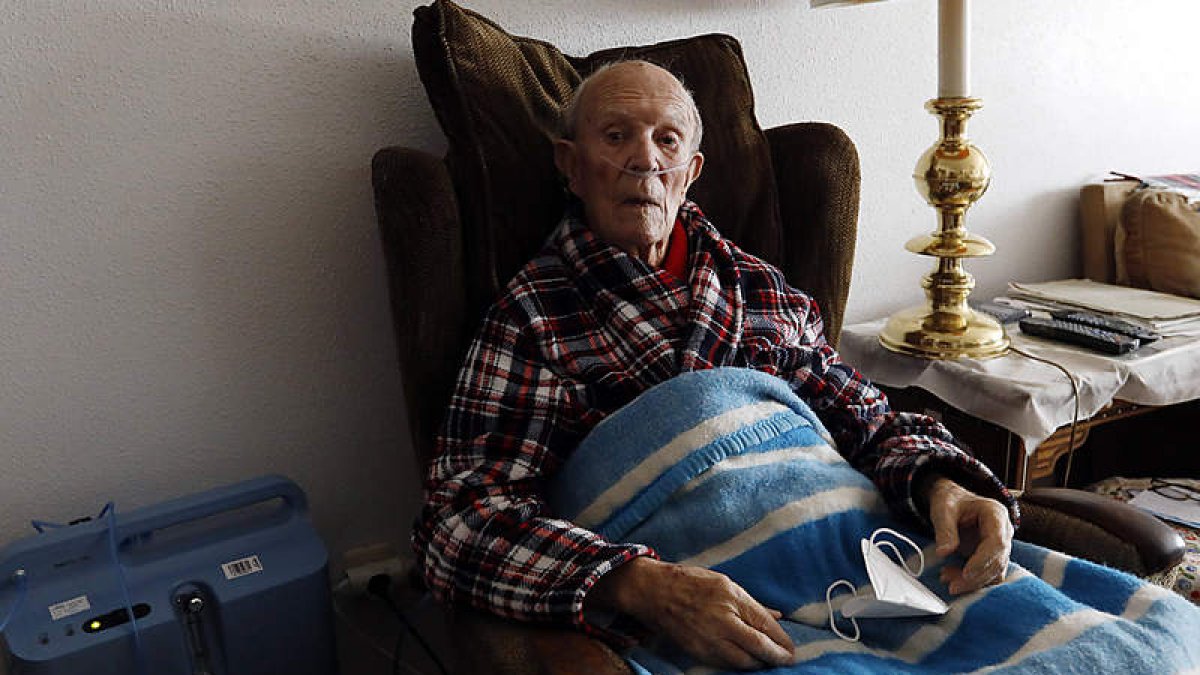 Cesáreo Jurado, en su domicilio en una imagen tomada estos días. MARCIANO PÉREZ