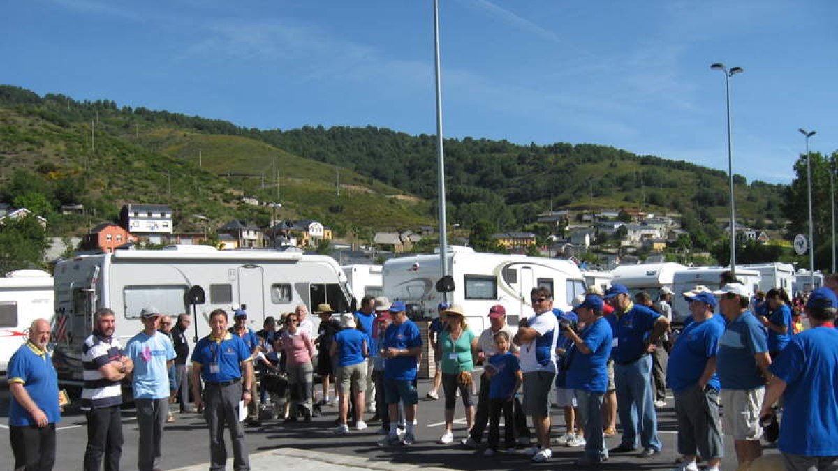 Más de 60 autocaravanas inauguraron el cámping.