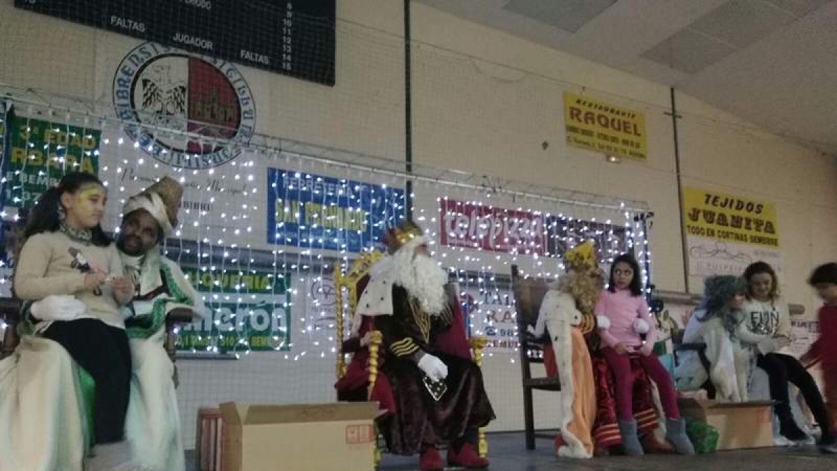 Los Reyes, en el pabellón ‘Patarita’ de Bembibre. CEBRONES