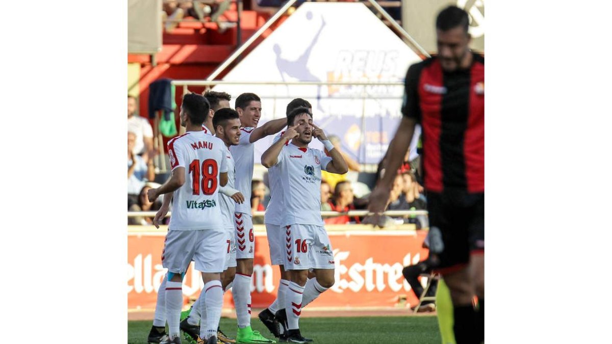 Los jugadores culturalistas celebran el gol del empate materializado por Iza al rematar una jugada a balón parado. AGENCIA LOF
