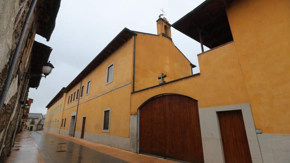 El Hospital de la Reina de Ponferrada fue fundado en 1498. Hoy es un centro renovado. L. DE LA MATA