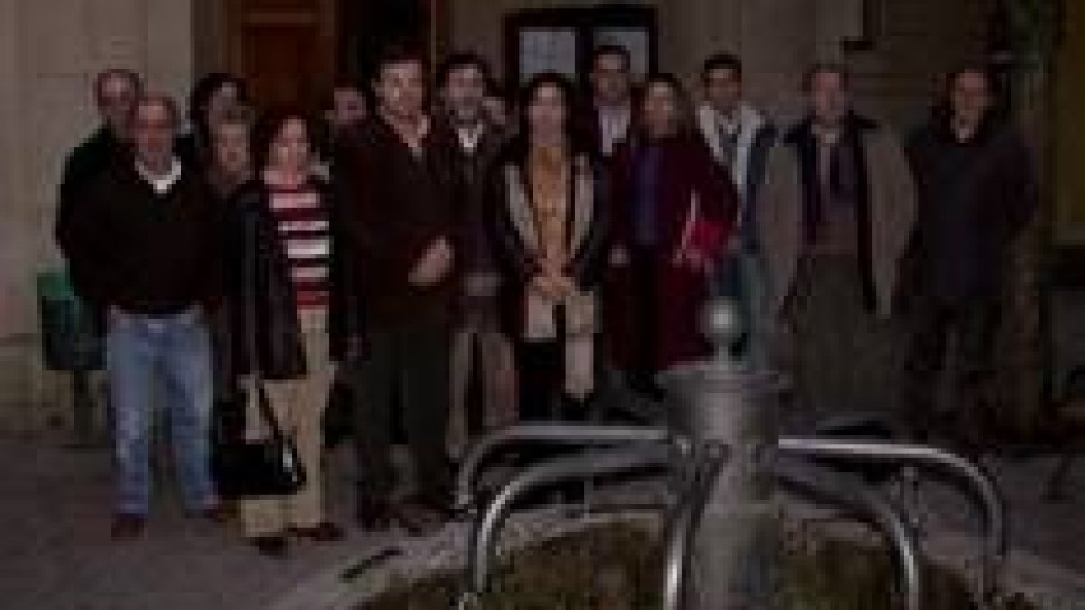 Las corporaciones madrileña y leonesa en la plaza de los ocho caños