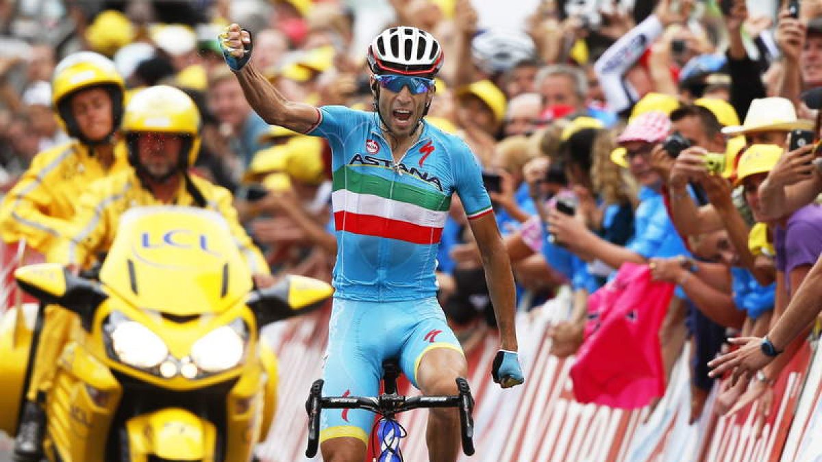 Vincenzo Nibali celebra la victoria de etapa.