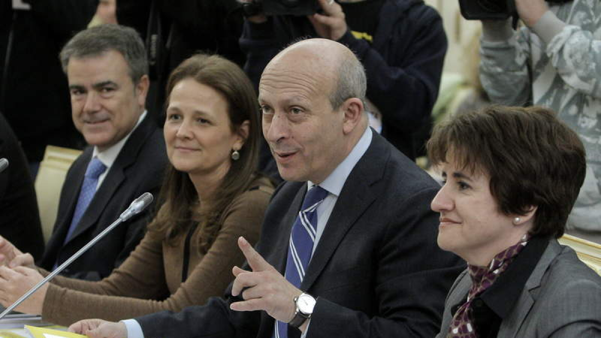 Wert, tercero por la izquierda, durante la Conferencia General de Política Universitaria.
